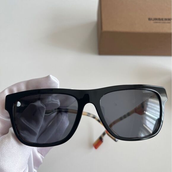 💯 authentic iconic Burberry unisex square sunglasses - Picture 6 of 8